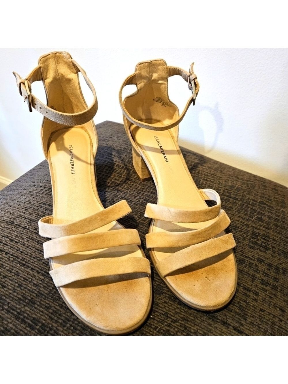 ISAAC MIZRAHI LIVE WOMENS SAND SUEDE TRIPLE STRAP BLOCK SANDALS SIZE 10M